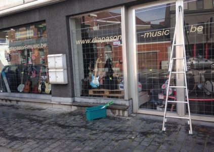 Le coup de raclette.NET laveur de vitres laveur de carreaux nettoyage de vitres 7100 La Louviere Rue de Brouckère Diapason music