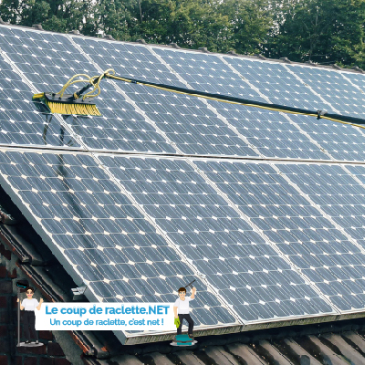 Nettoyage en hauteur de panneaux solaires Image de nettoyage de panneaux solaires