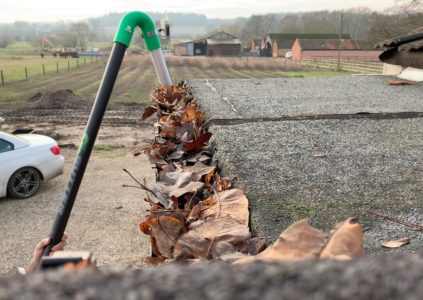 nettoyage aspiration corniches gouttieres belgique feuilles