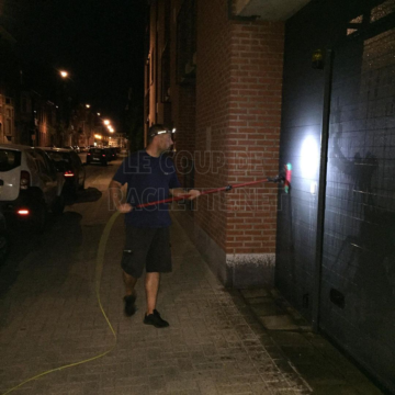 Nettoyage d'une porte de garage